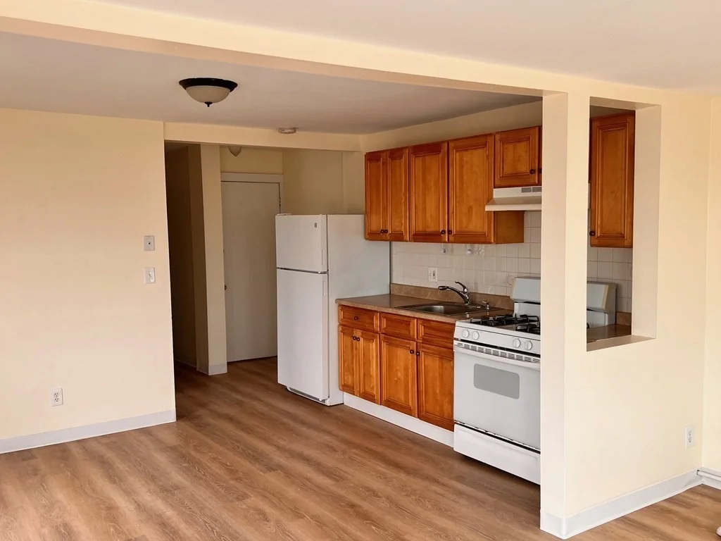 2 bed, 1 bath apartment for rent at 117 Shore Dr Unit 3, Winthrop — photo 8 of 13