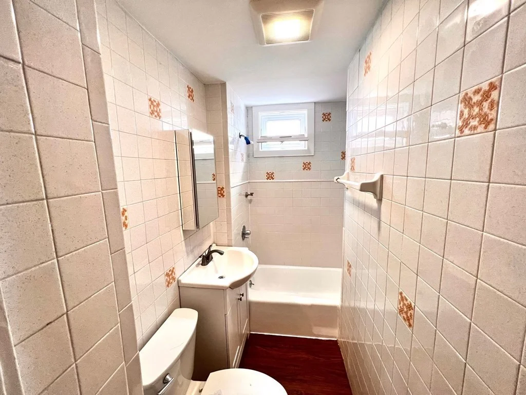 2 bed, 1 bath apartment for rent at 117 Shore Dr Unit 5, Winthrop — photo 10 of 17