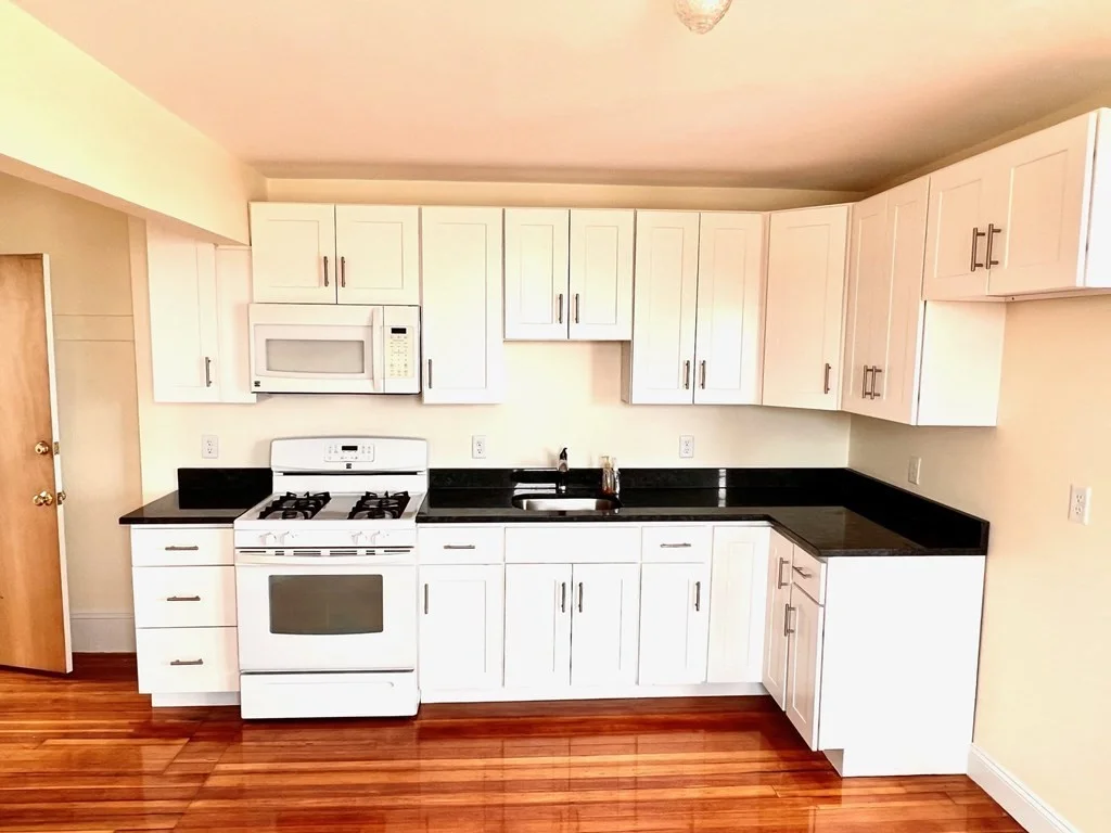 2 bed, 1 bath apartment for rent at 117 Shore Dr Unit 5, Winthrop — photo 6 of 17