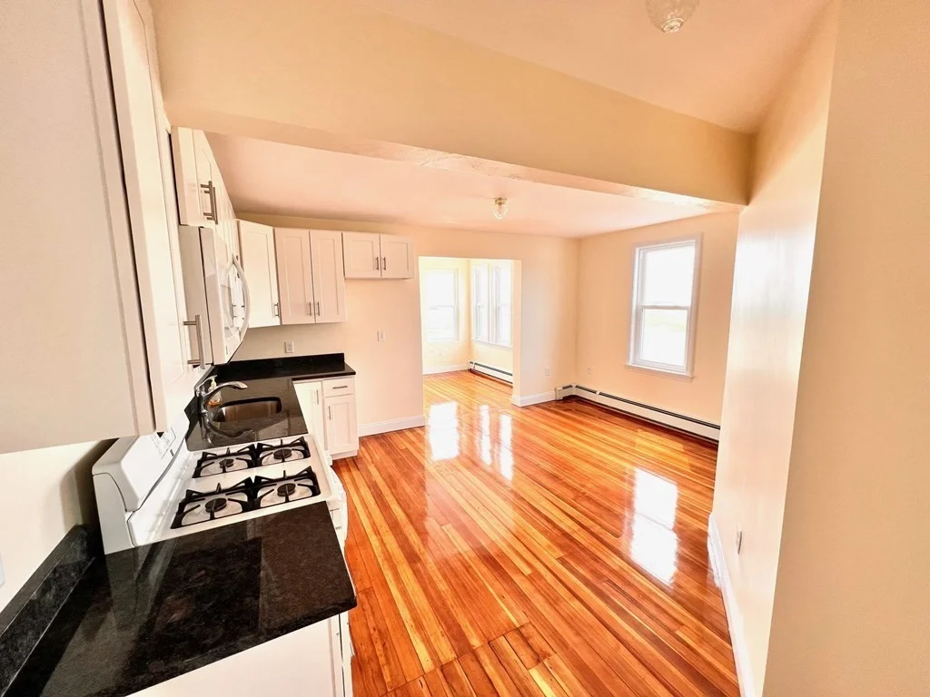 2 bed, 1 bath apartment for rent at 117 Shore Dr Unit 5, Winthrop — photo 3 of 17
