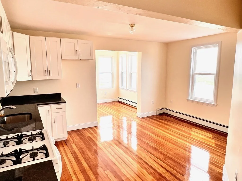 2 bed, 1 bath apartment for rent at 117 Shore Dr Unit 5, Winthrop — photo 5 of 17