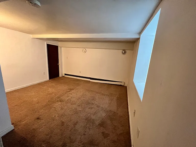 3 bed, 1 bath apartment for rent at 117 South St Unit 1, Banks Square — photo 7 of 10
