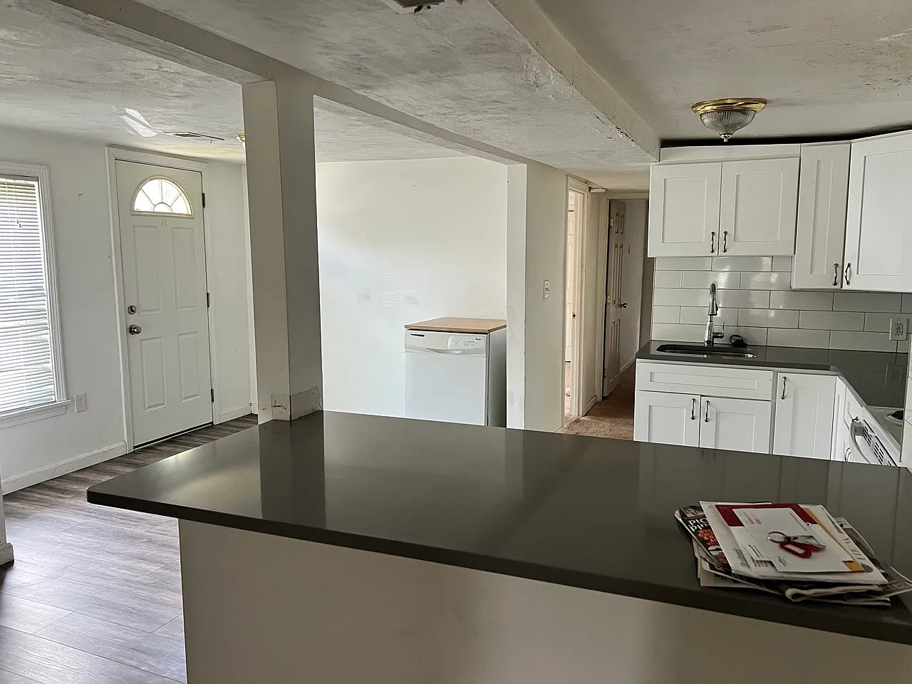 3 bed, 1 bath apartment for rent at 117 South St Unit 1, Banks Square — photo 1 of 10