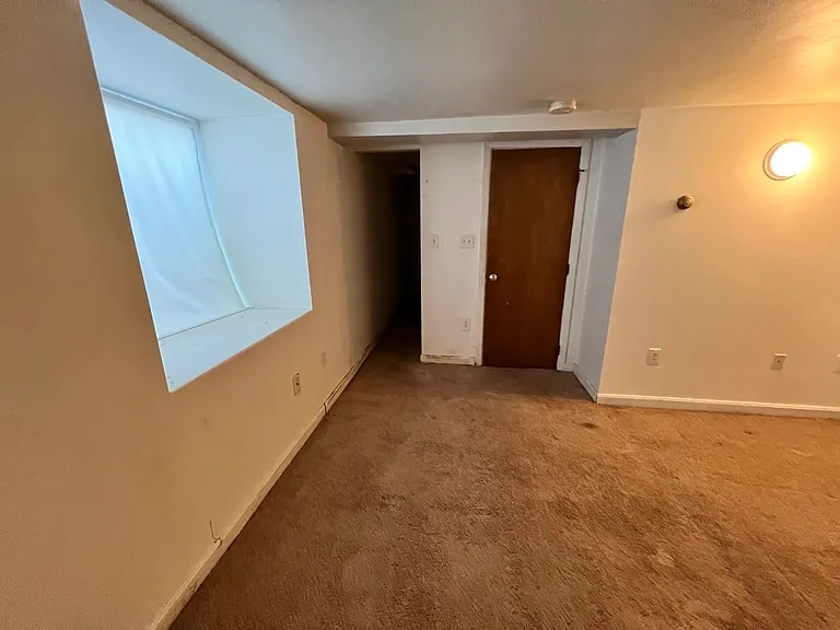 3 bed, 1 bath apartment for rent at 117 South St Unit 1, Banks Square — photo 6 of 10