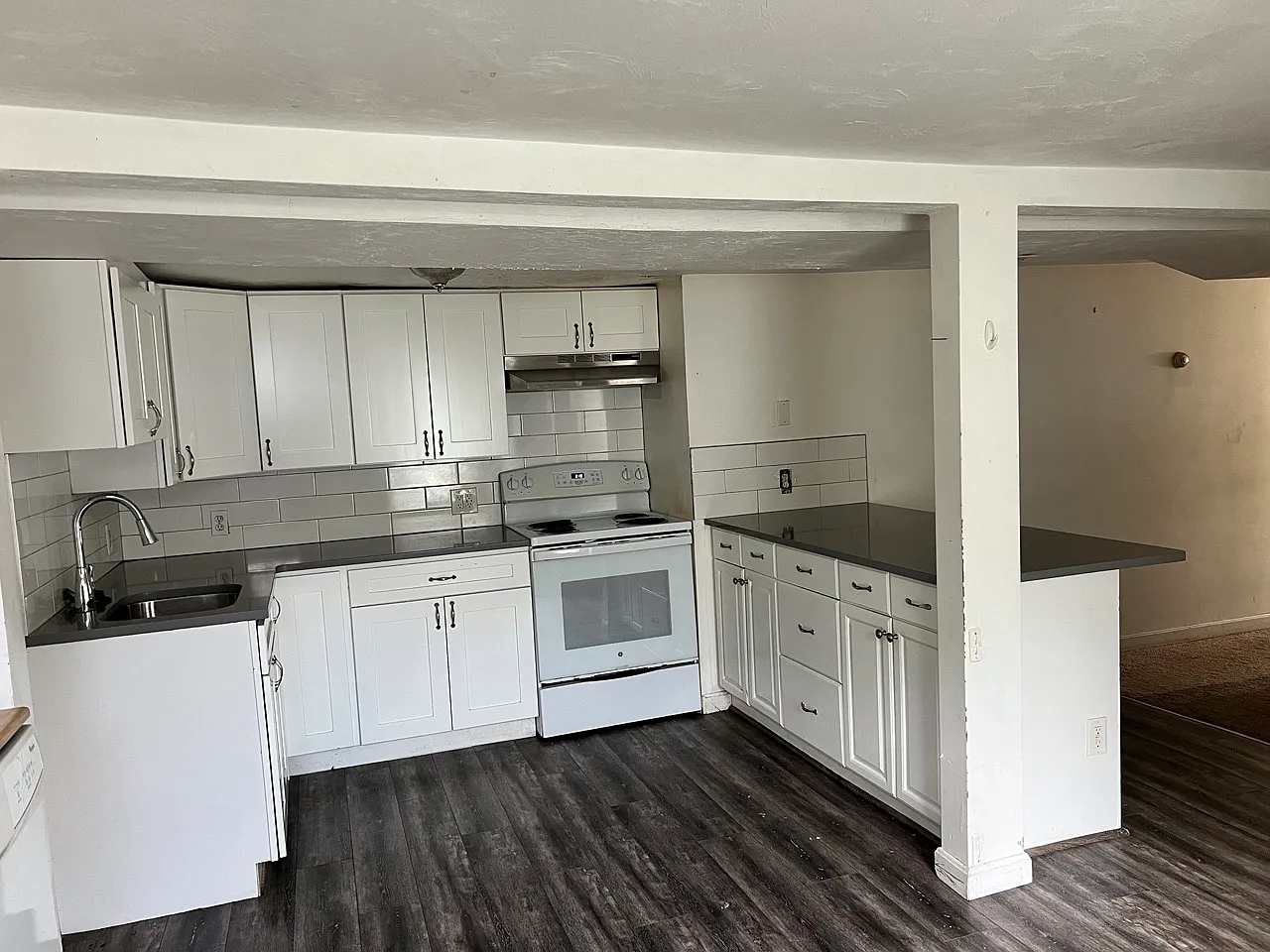 3 bed, 1 bath apartment for rent at 117 South St Unit 1, Banks Square — photo 3 of 10