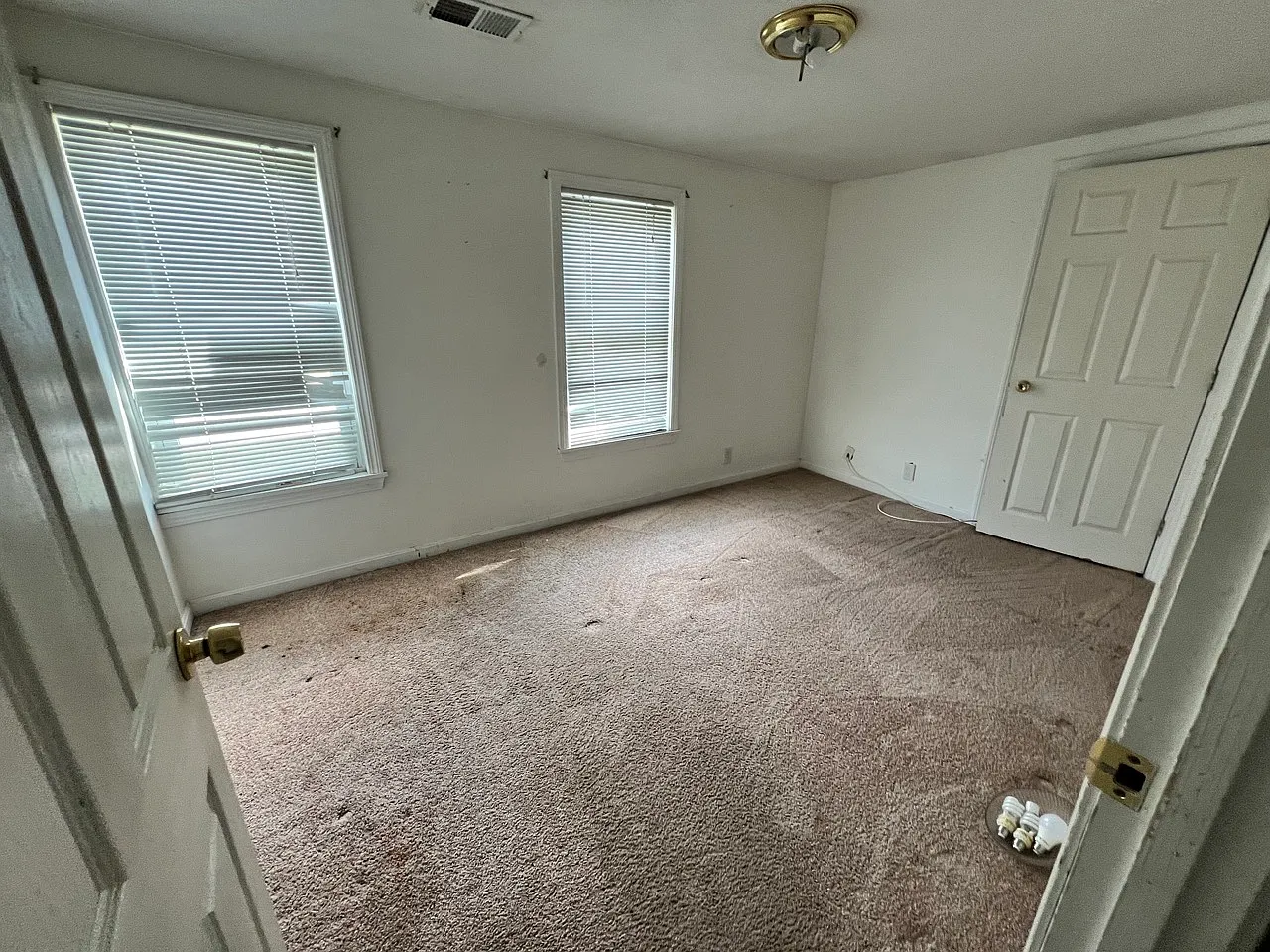 3 bed, 1 bath apartment for rent at 117 South St Unit 1, Banks Square — photo 10 of 10