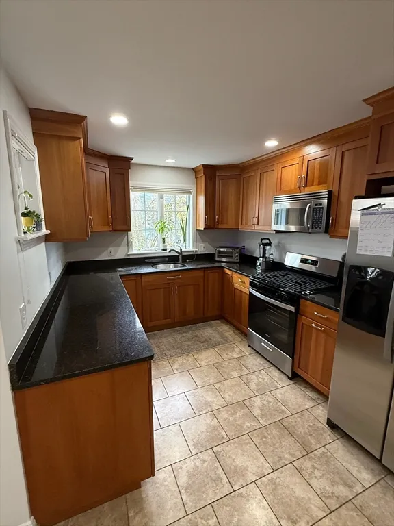 3 bed, 2 bath apartment for rent at 117 Sutherland Rd Unit 117, Brighton — photo 4 of 34