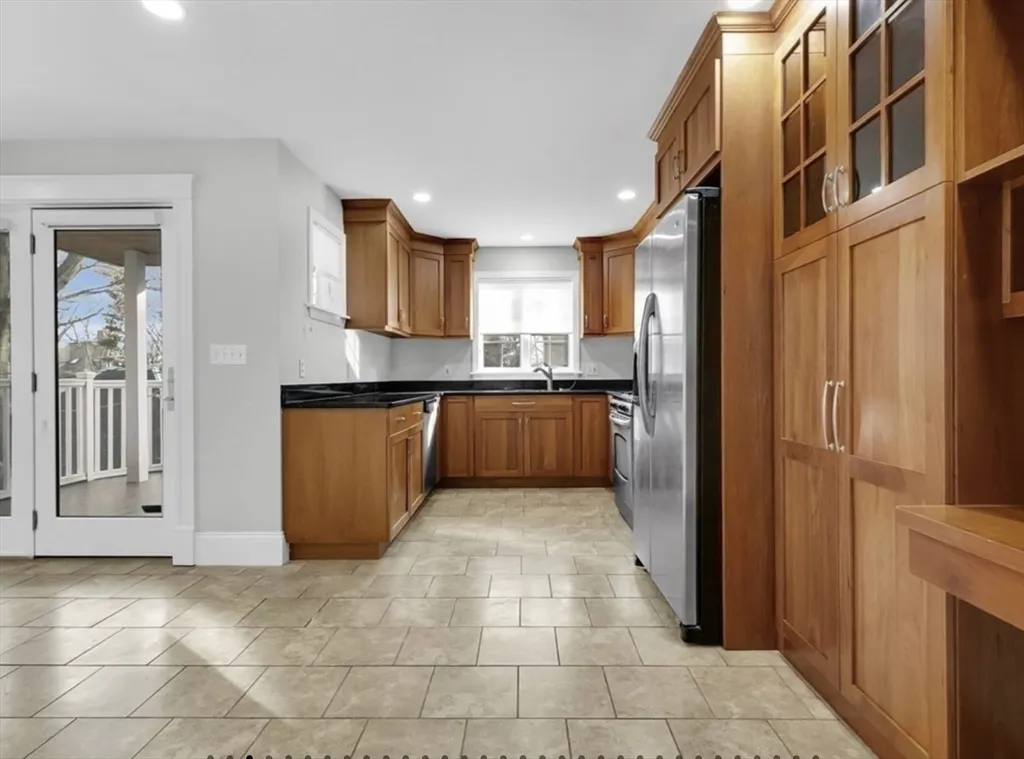 3 bed, 2 bath apartment for rent at 117 Sutherland Rd Unit 117, Brighton — photo 5 of 34