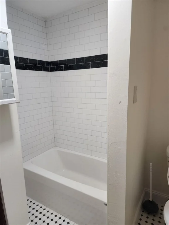 3 bed, 1 bath apartment for rent at 117 Thomas St Unit 2, Fall River — photo 9 of 12