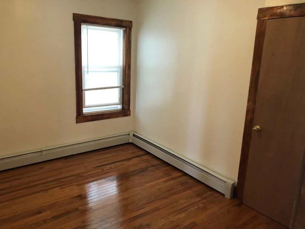 3 bed, 1 bath apartment for rent at 117 Thomas St Unit 2, Fall River — photo 1 of 12