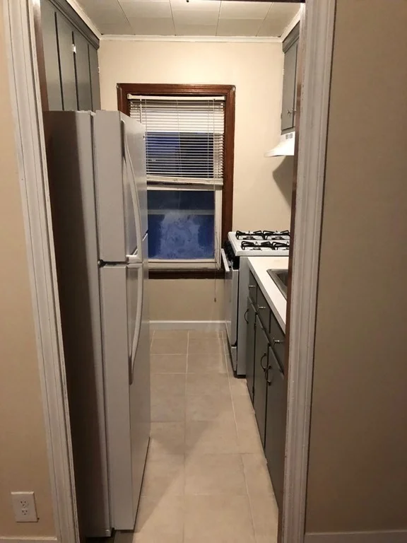 3 bed, 1 bath apartment for rent at 117 Thomas St Unit 2, Fall River — photo 8 of 12