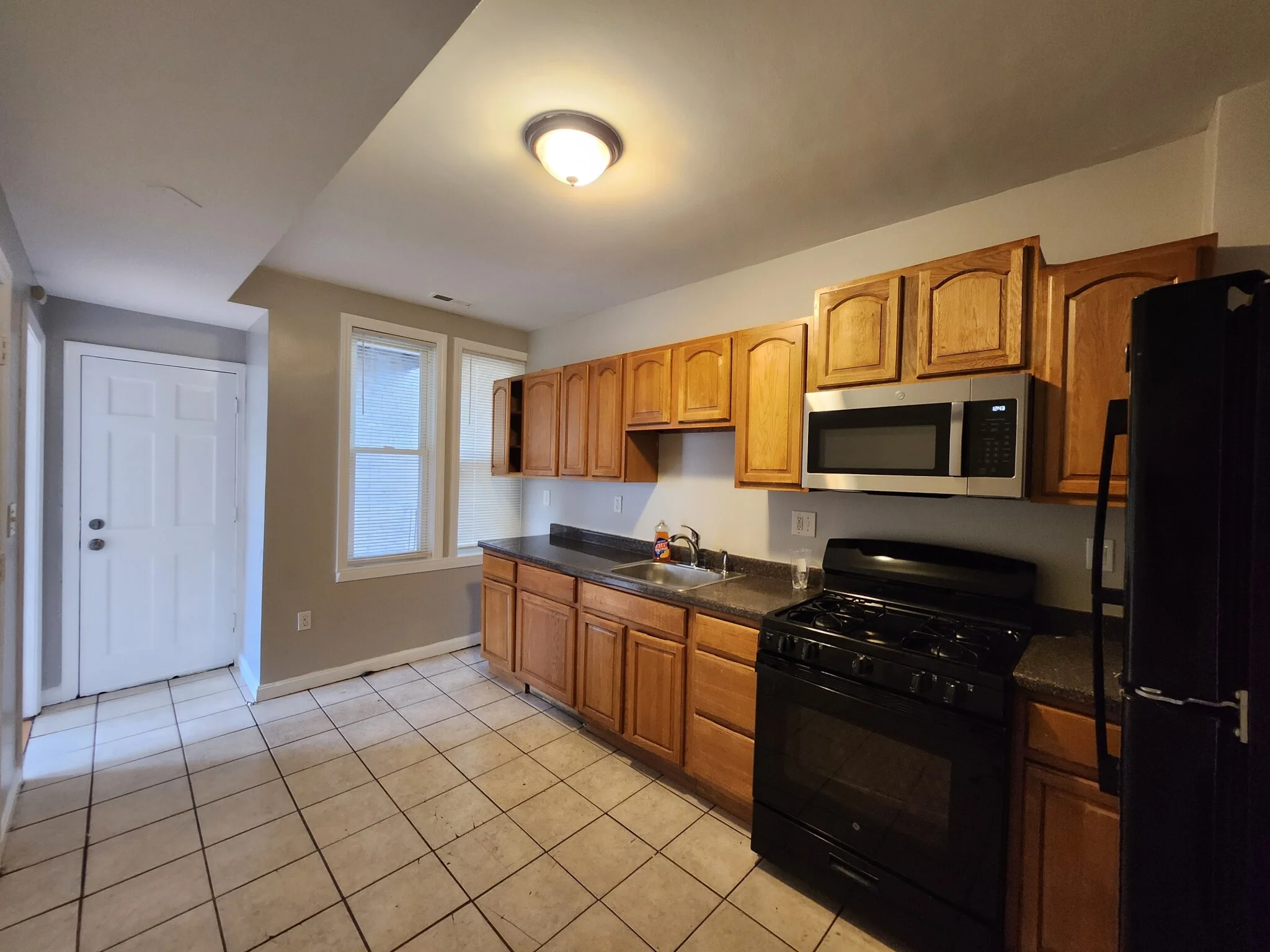 3 bed, 1 bath apartment for rent at 117 Townsend St Unit 1, Dorchester