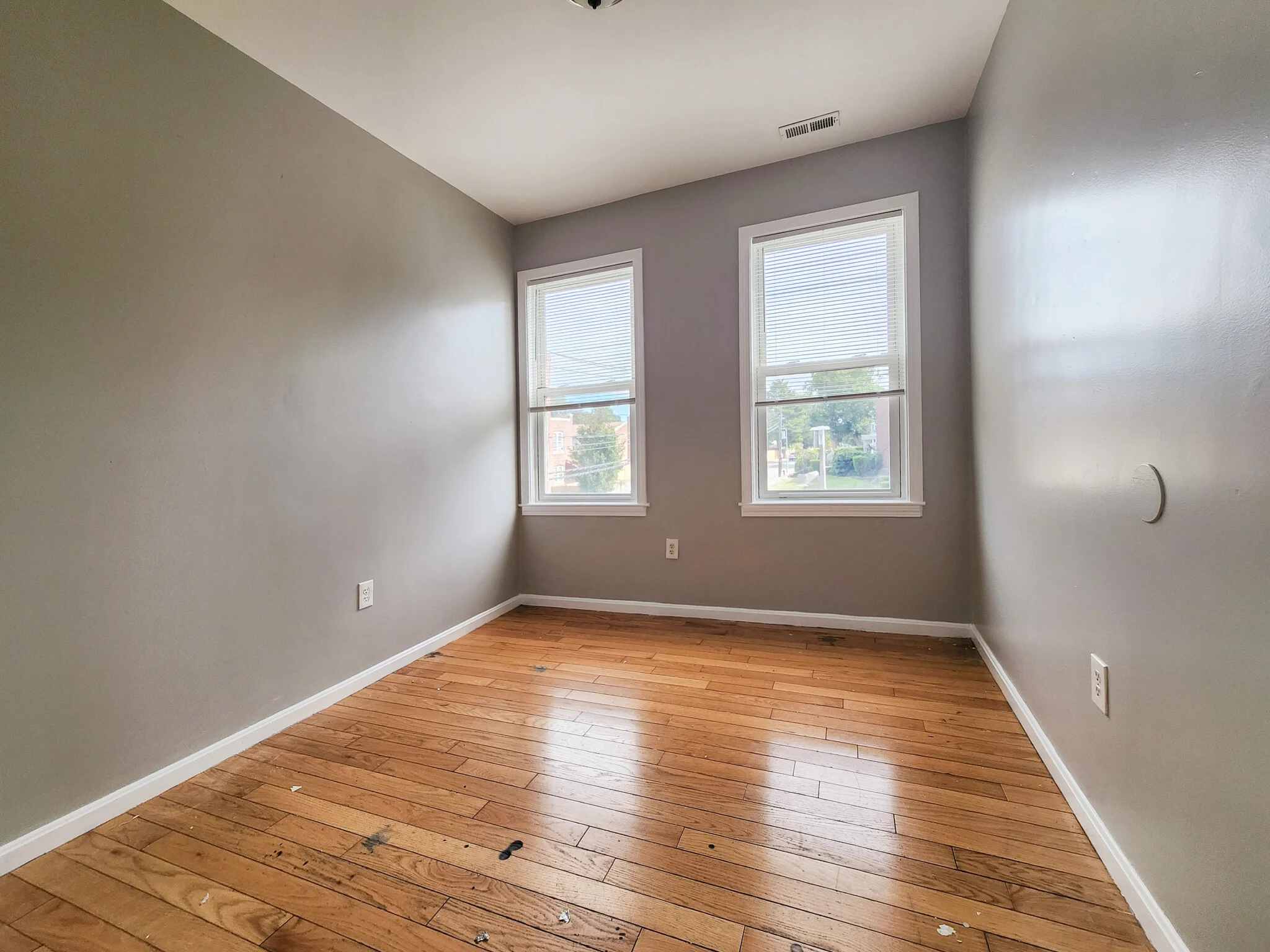 4 bed, 1 bath apartment for rent at 117 Townsend St Unit 2, Dorchester — photo 7 of 11