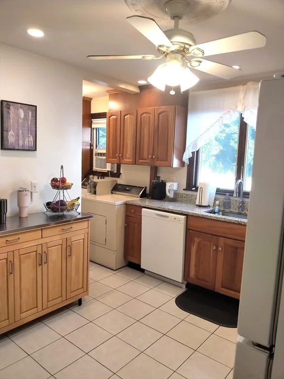 2 bed, 1 bath apartment for rent at 117 Willow St Unit 1, West Roxbury — photo 6 of 20