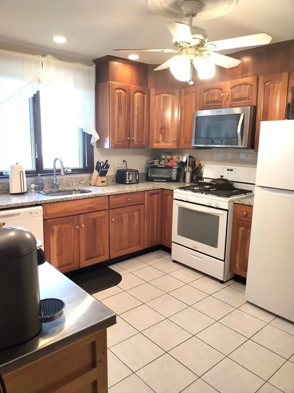 2 bed, 1 bath apartment for rent at 117 Willow St Unit 1, West Roxbury — photo 5 of 20