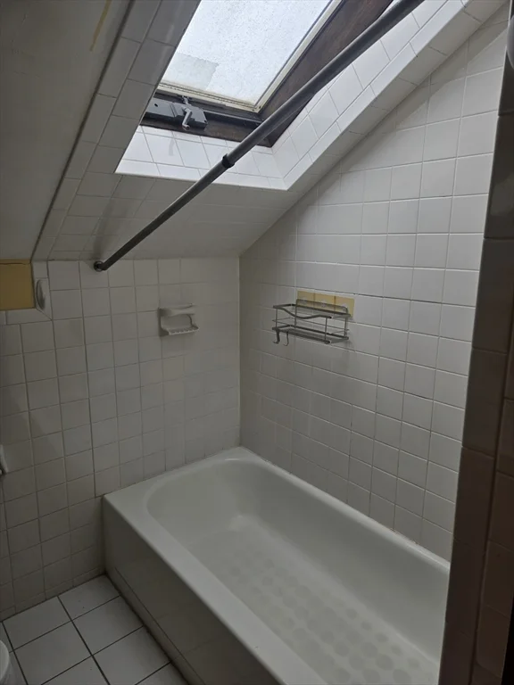 1 bed, 1 bath apartment for rent at 117 Willow Unit 3, West Roxbury — photo 4 of 5