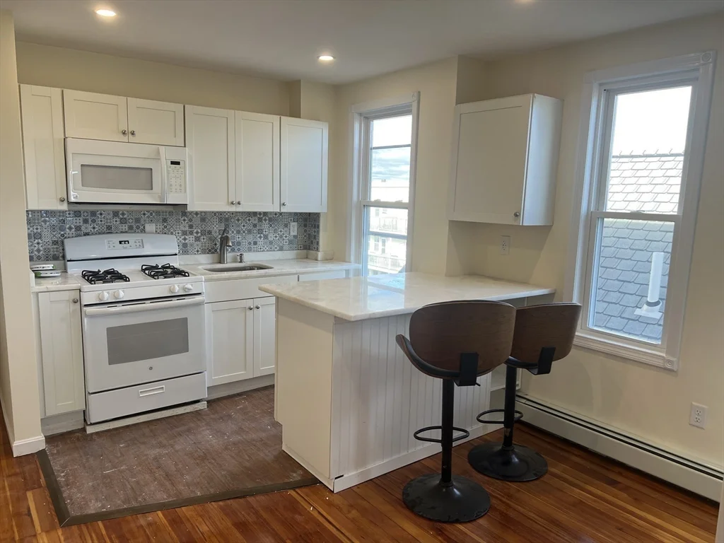 2 bed, 1 bath apartment for rent at 117 Winthrop Shore Dr Unit 6, Winthrop — photo 8 of 16