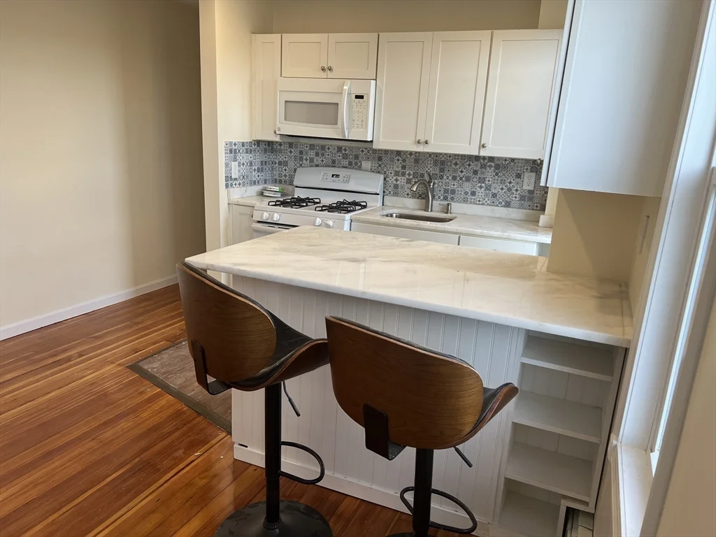 2 bed, 1 bath apartment for rent at 117 Winthrop Shore Dr Unit 6, Winthrop — photo 9 of 16