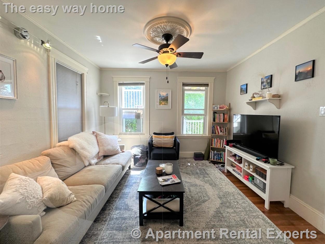 2 bed, 1 bath apartment for rent at 117 Yorktown St Unit 2, Davis Square — photo 3 of 20