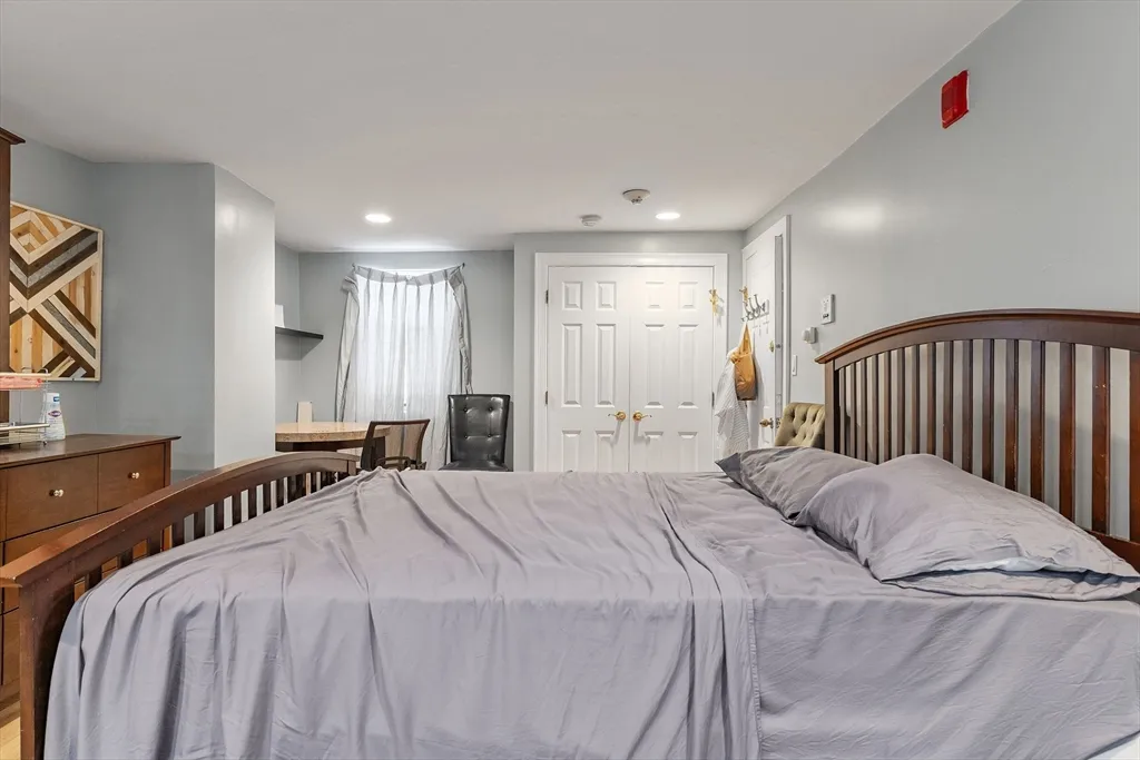 Studio bed, 1 bath apartment for rent at 1170 Massachusetts Ave Unit 2B, Riverside — photo 3 of 11