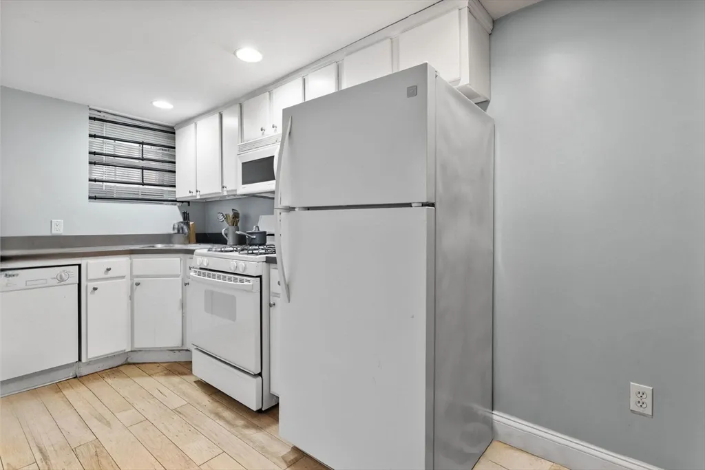 Studio bed, 1 bath apartment for rent at 1170 Massachusetts Ave Unit 2B, Riverside — photo 6 of 11