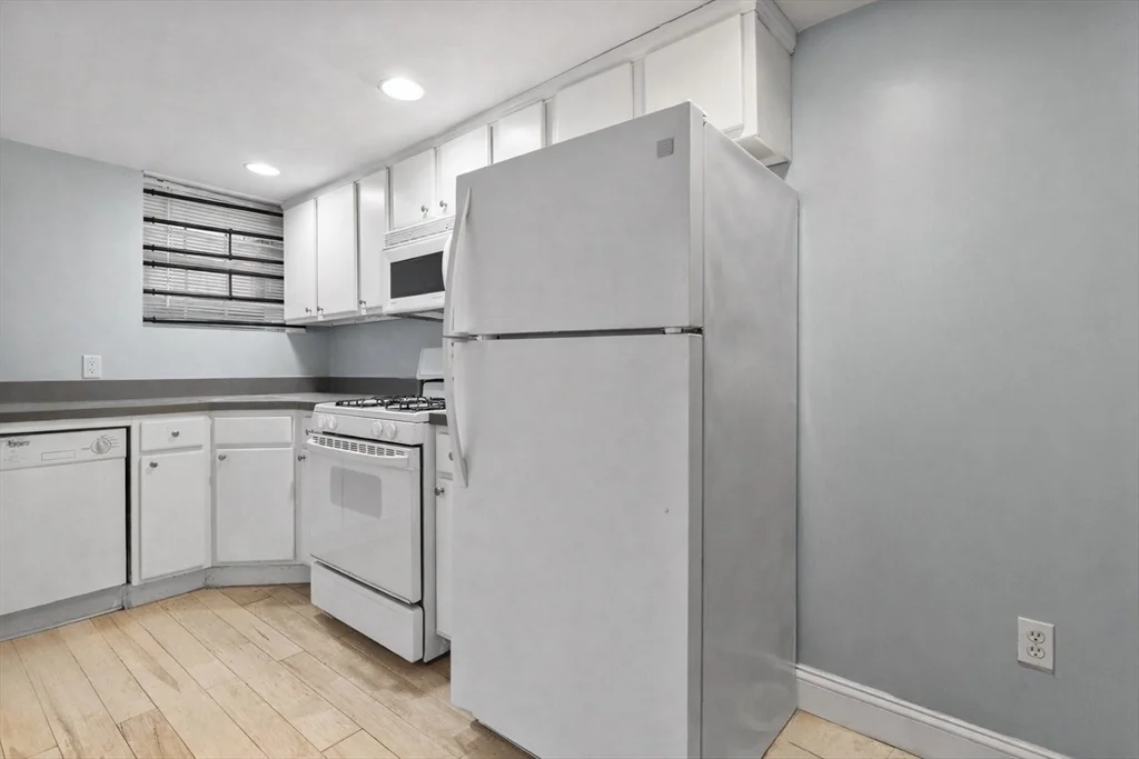 Studio bed, 1 bath apartment for rent at 1170 Massachusetts Ave Unit L2, Harvard Square — photo 3 of 10