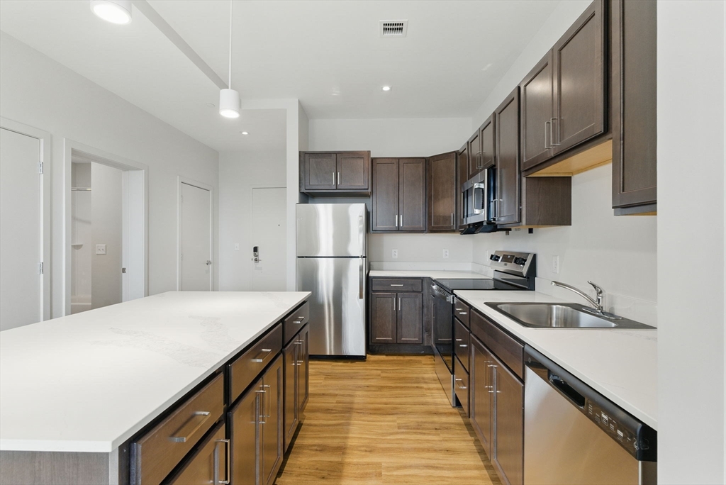 1 bed, 1 bath apartment for rent at 1170 Tremont St Unit 0610, South End — photo 4 of 17