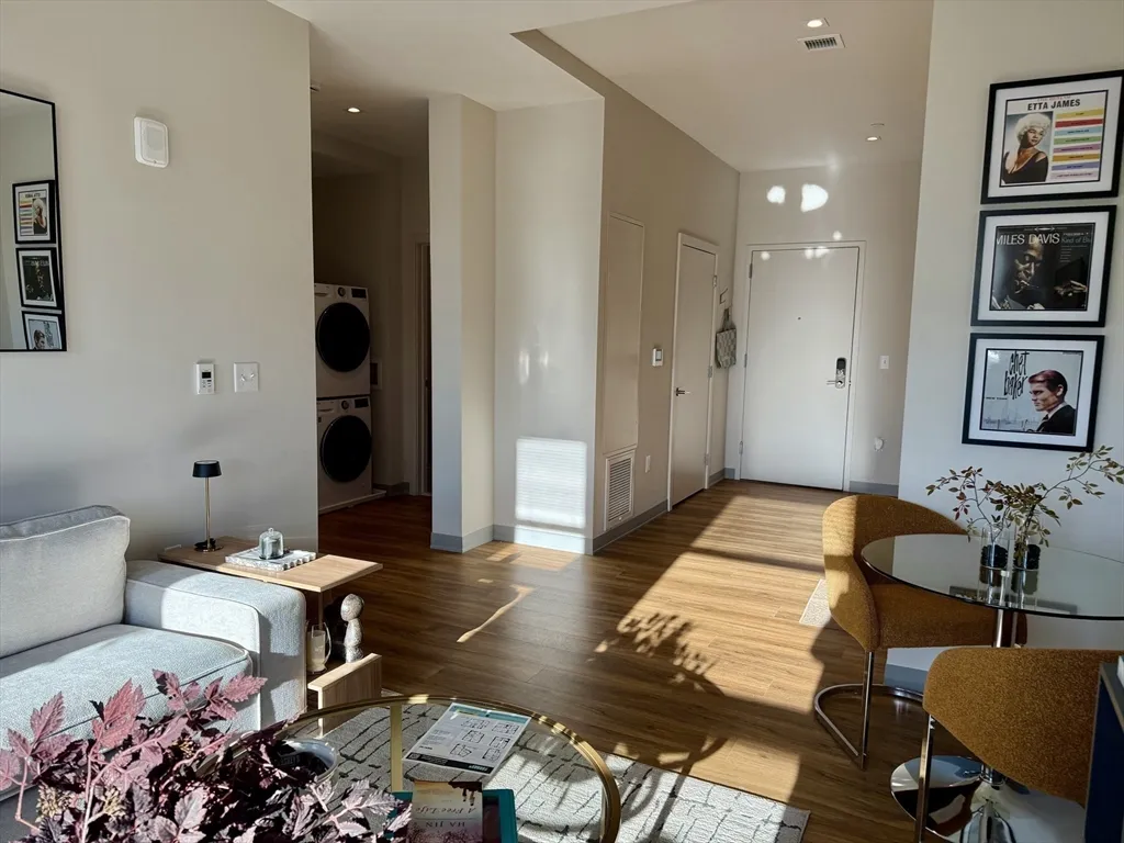 1 bed, 1 bath apartment for rent at 1170 Tremont St Unit 1111, Roxbury — photo 4 of 15