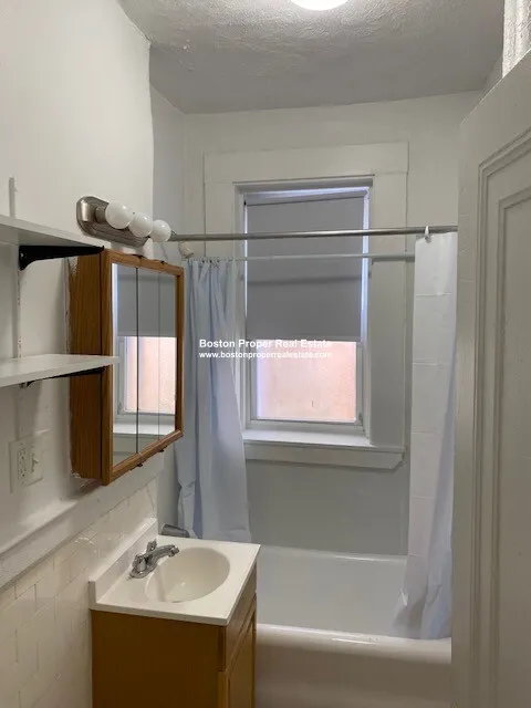 1 bed, 1 bath apartment for rent at 1171 Boylston St Unit 12, Fenway — photo 4 of 10