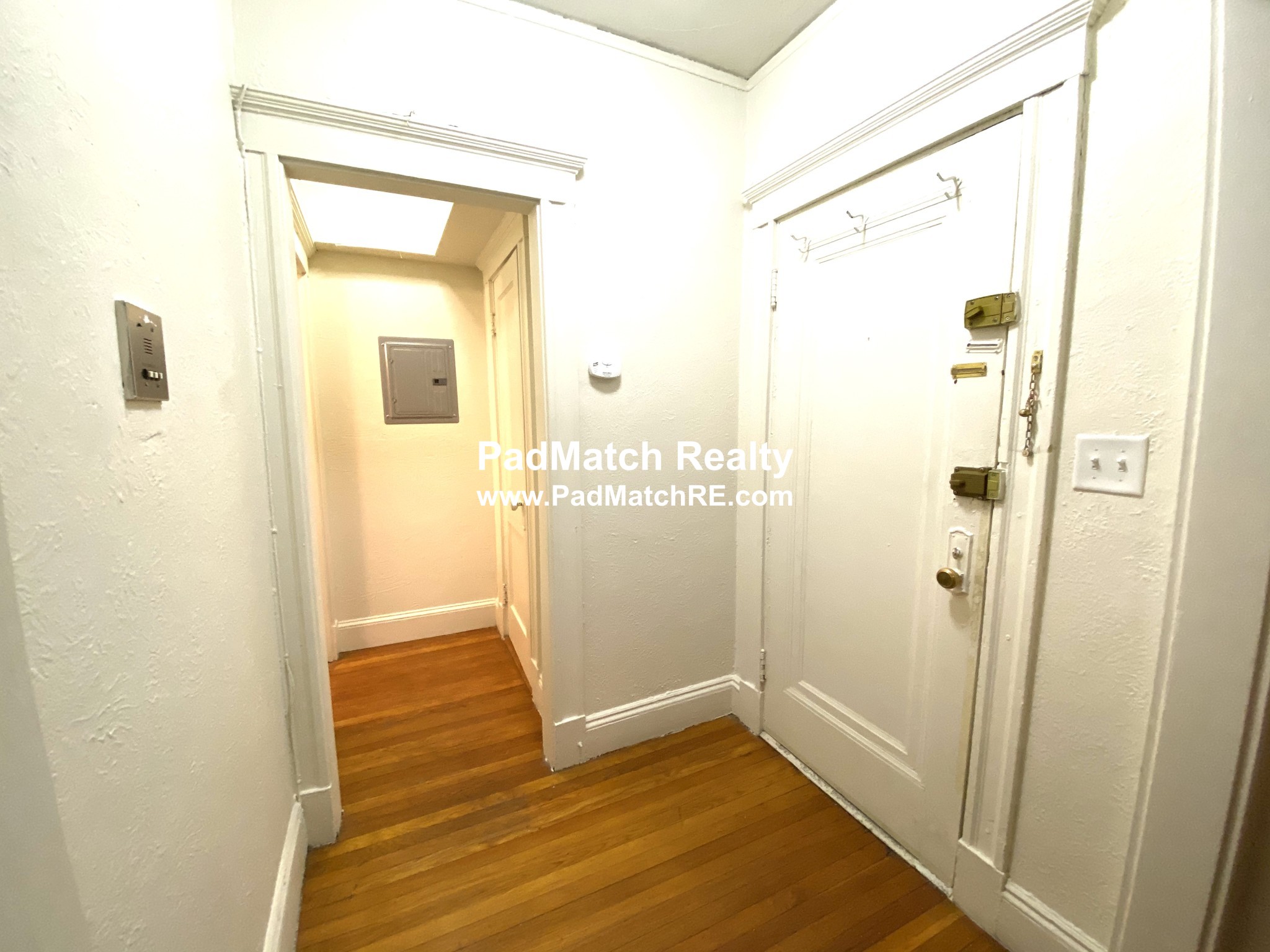 Studio bed, 1 bath apartment for rent at 1171 Boylston St Unit 26, Fenway — photo 4 of 10