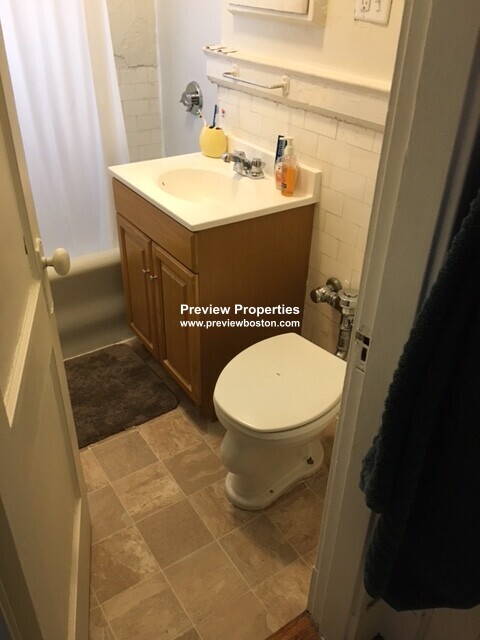 Studio bed, 1 bath apartment for rent at 1171 Boylston St Unit 36P, Fenway — photo 4 of 5
