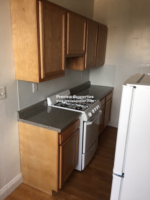 Studio bed, 1 bath apartment for rent at 1171 Boylston St Unit 36P, Fenway — photo 3 of 5