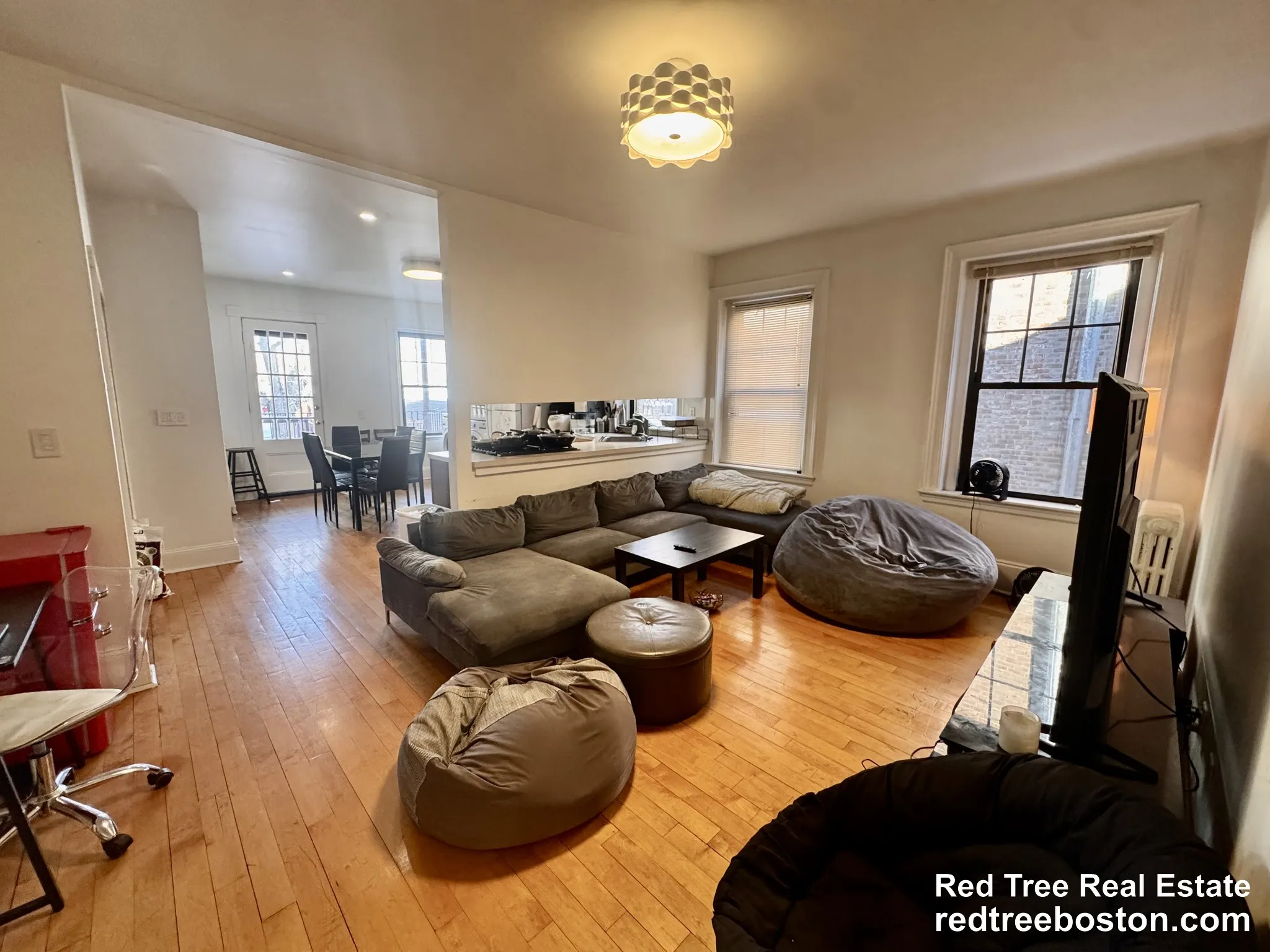 4 bed, 1 bath apartment for rent at 1173 Commonwealth Ave Unit 3, Brighton
