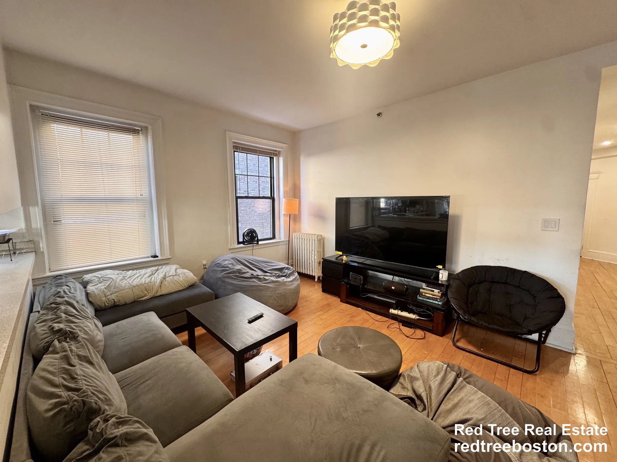 4 bed, 1 bath apartment for rent at 1173 Commonwealth Ave Unit 3, Brighton — photo 3 of 14