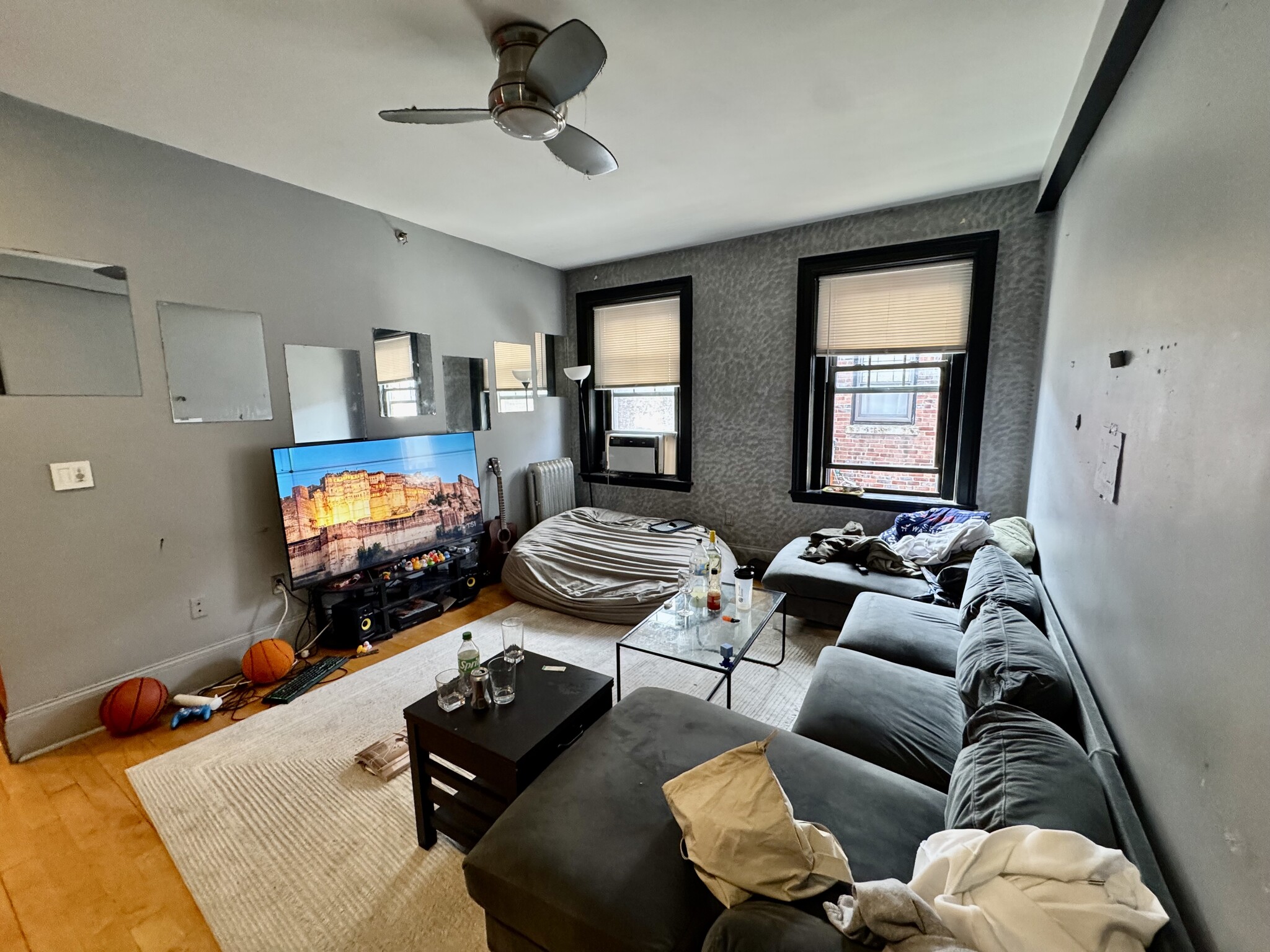 4 bed, 1 bath apartment for rent at 1173 Commonwealth Ave Unit 6, Brighton