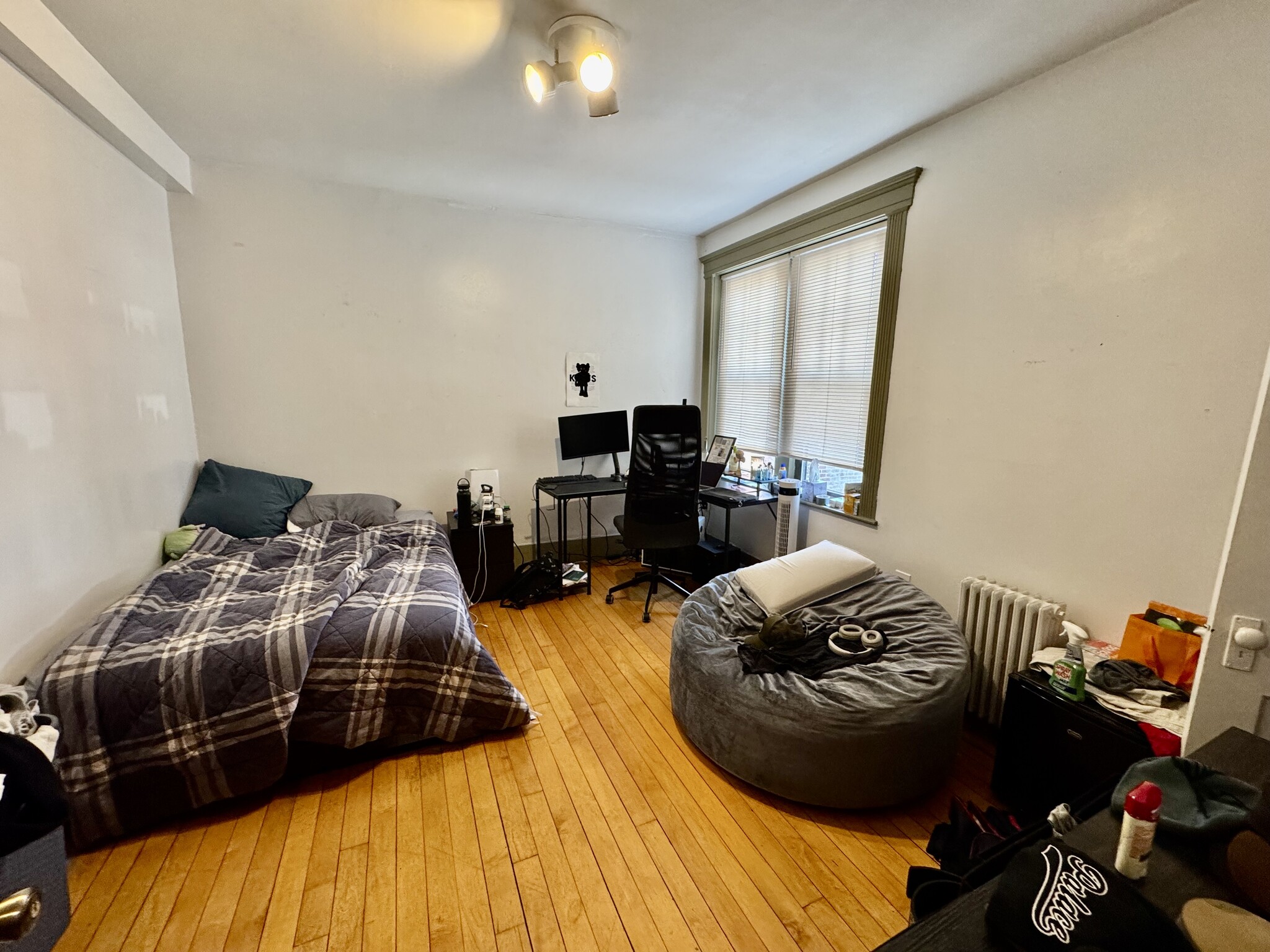 4 bed, 1 bath apartment for rent at 1173 Commonwealth Ave Unit 6, Brighton — photo 5 of 10