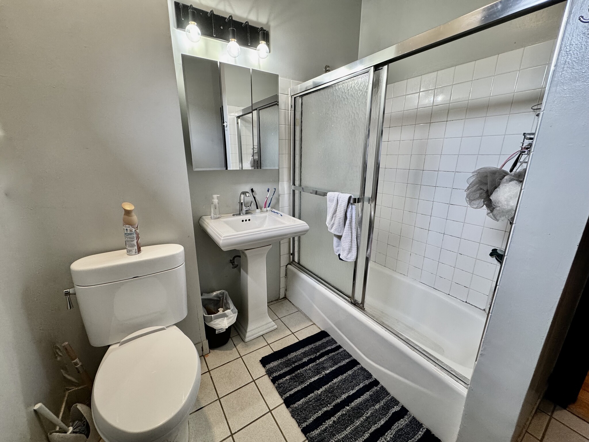 4 bed, 1 bath apartment for rent at 1173 Commonwealth Ave Unit 6, Brighton — photo 8 of 10
