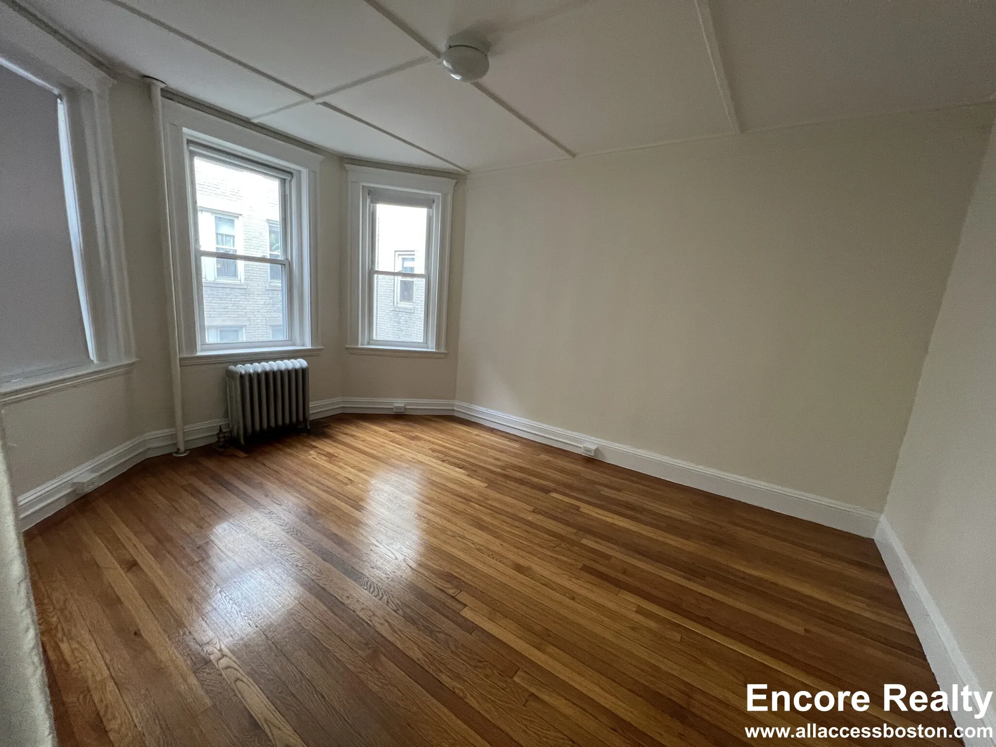 Studio bed, 1 bath apartment for rent at 1175 Boylston St Unit 1175-27, Fenway — photo 1 of 22