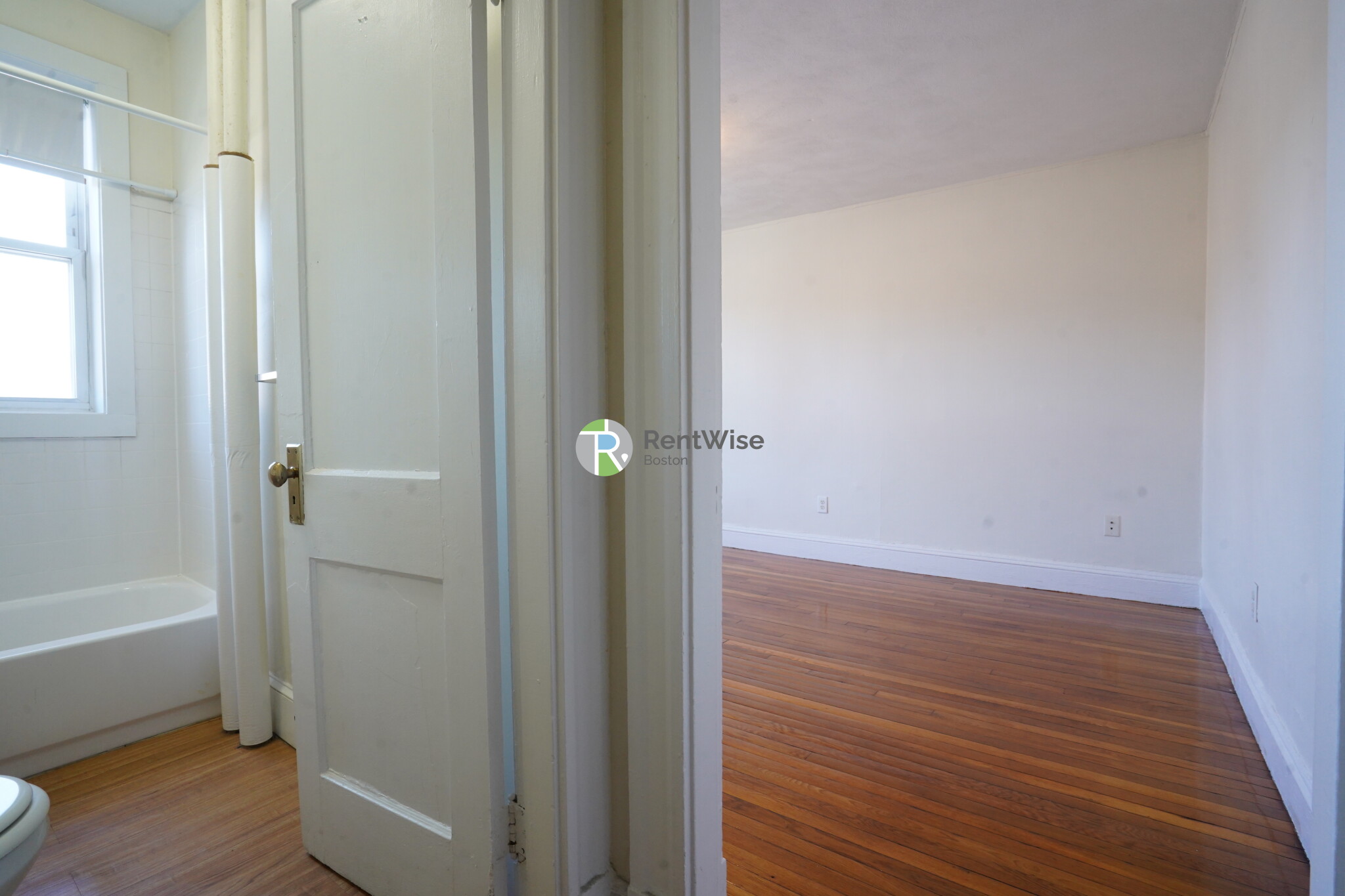 Studio bed, 1 bath apartment for rent at 1175 Boylston St Unit 15, Fenway — photo 4 of 9