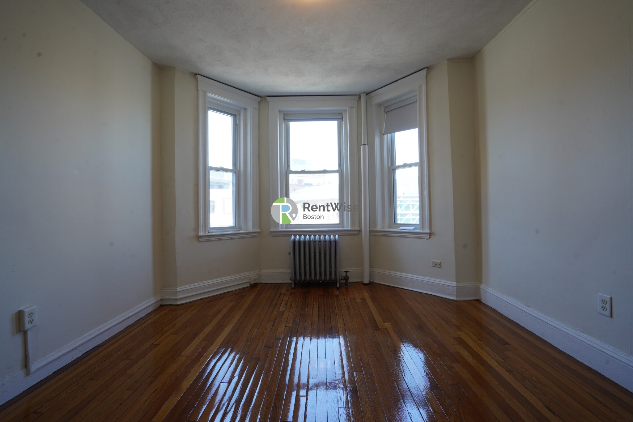 Studio bed, 1 bath apartment for rent at 1175 Boylston St Unit 15, Fenway — photo 1 of 9