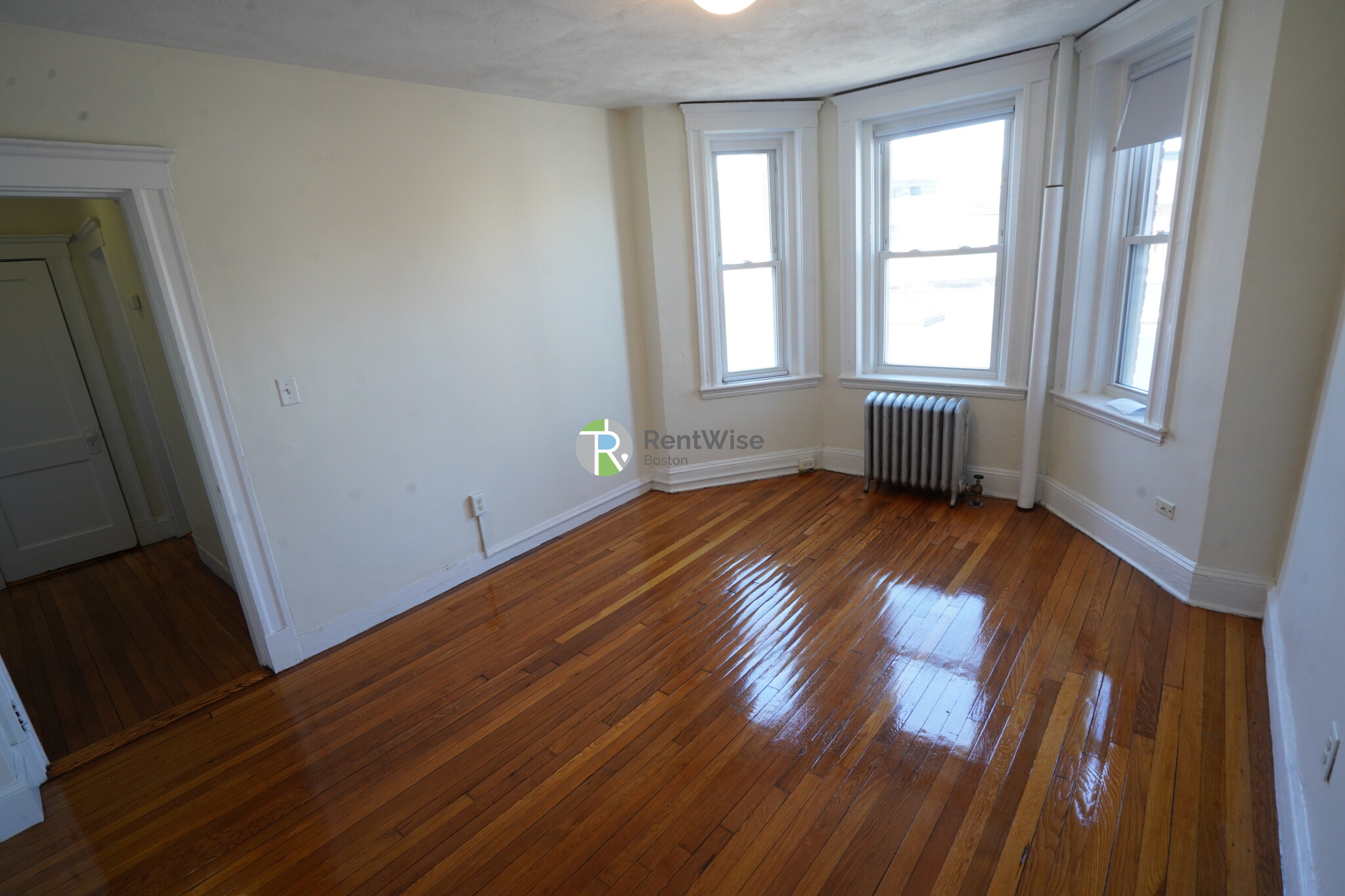 Studio bed, 1 bath apartment for rent at 1175 Boylston St Unit 15, Fenway — photo 2 of 9
