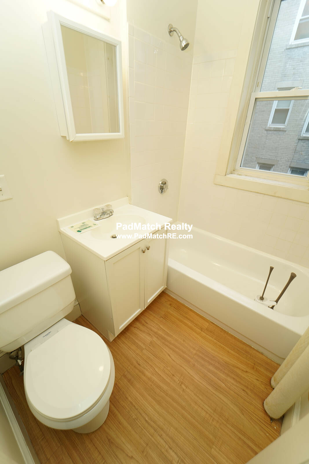 Studio bed, 1 bath apartment for rent at 1175 Boylston St Unit 17, Fenway — photo 5 of 12