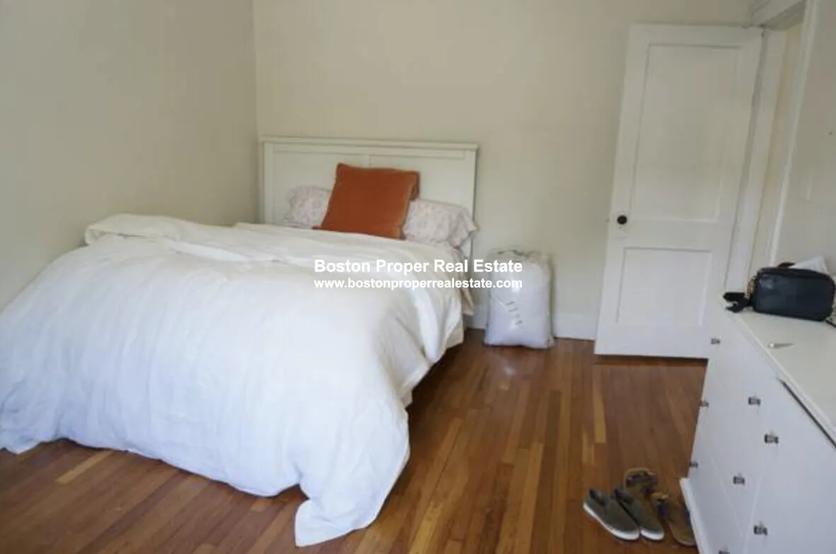 Studio bed, 1 bath apartment for rent at 1175 Boylston St Unit 25a, Fenway — photo 4 of 9