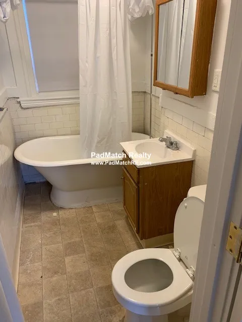 1 split bed, 1 bath apartment for rent at 1175 Boylston St Unit 28, Fenway — photo 4 of 18