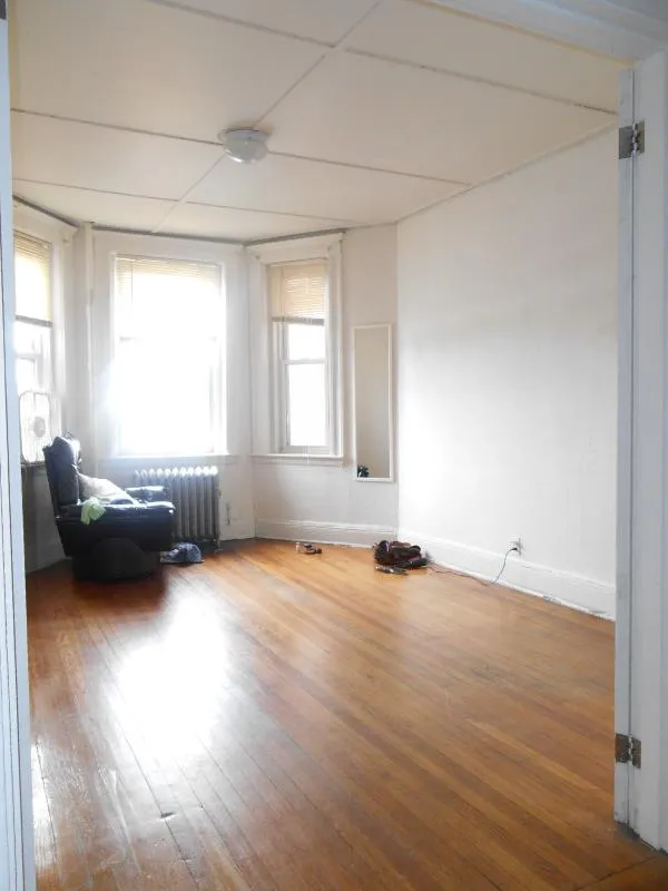 1 split bed, 1 bath apartment for rent at 1175 Boylston St Unit 36, Fenway