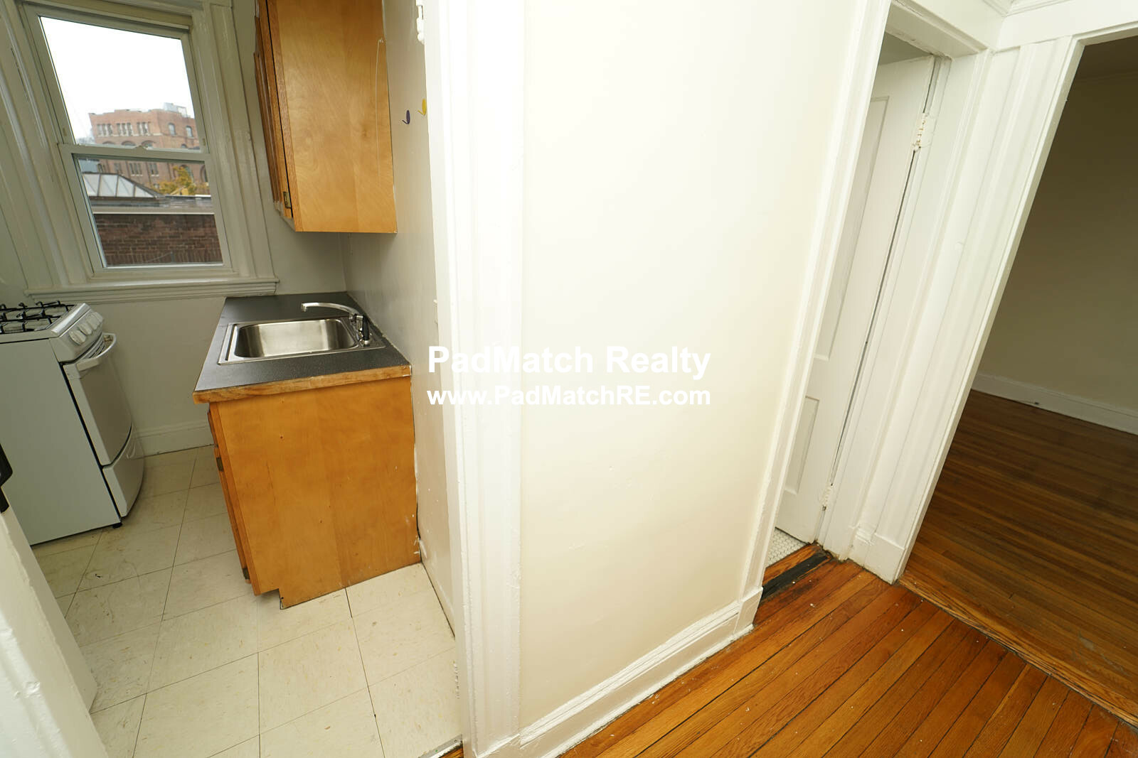 Studio bed, 1 bath apartment for rent at 1175 Boylston St Unit 5, Fenway — photo 3 of 19