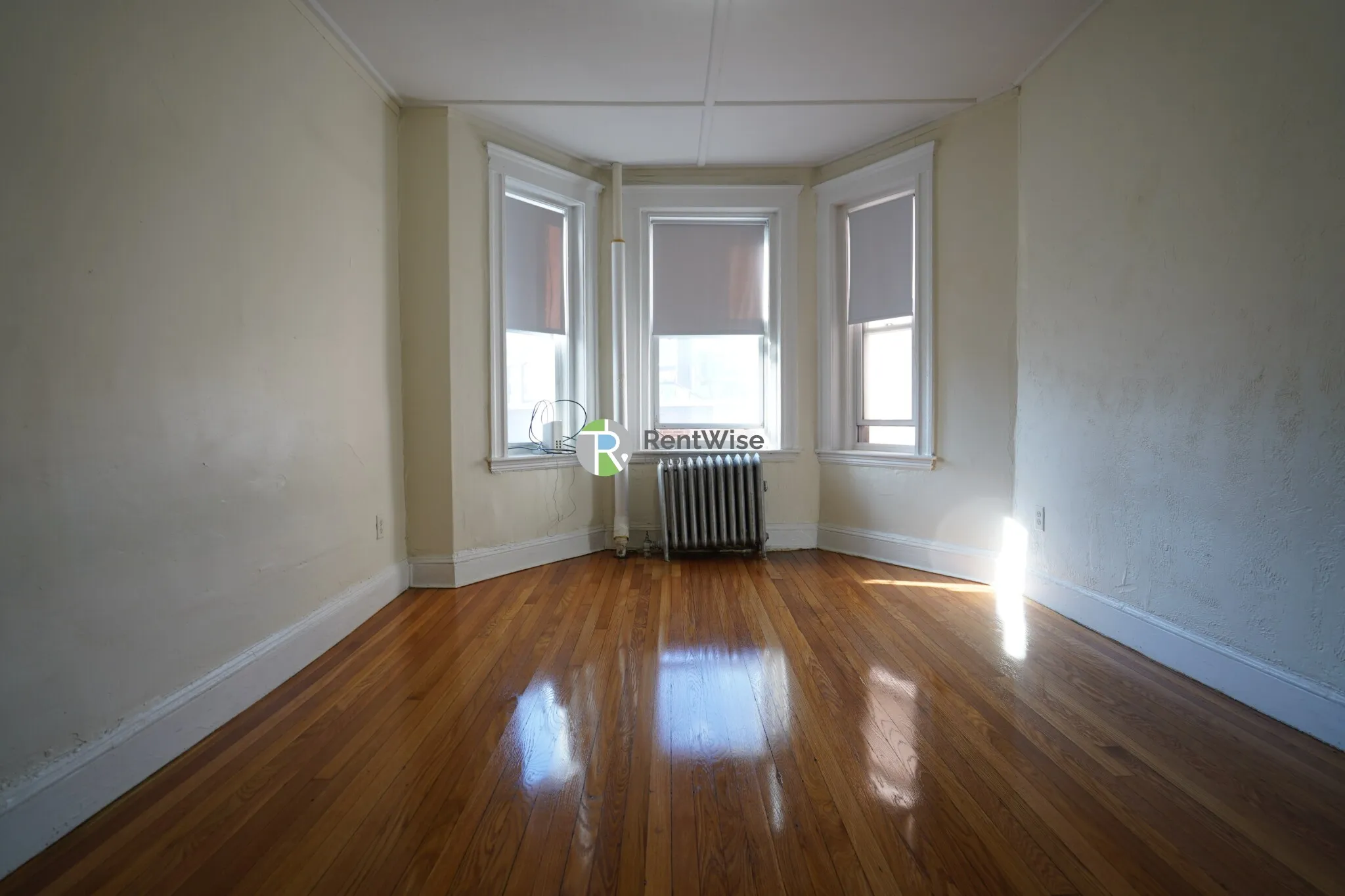 1 split bed, 1 bath apartment for rent at 1175 Boylston St Unit 6, Fenway — photo 3 of 24