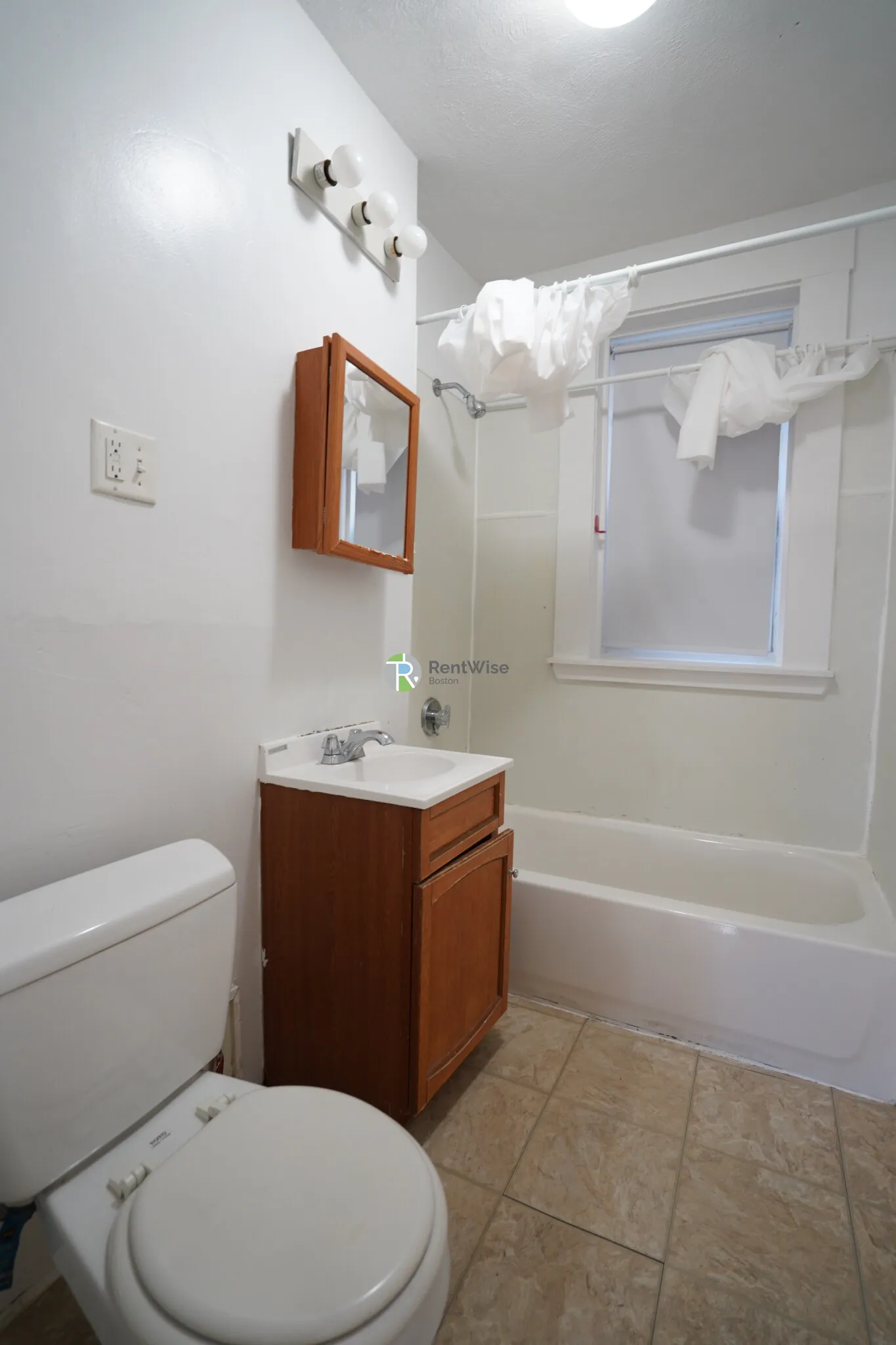 1 split bed, 1 bath apartment for rent at 1175 Boylston St Unit 6, Fenway — photo 10 of 24