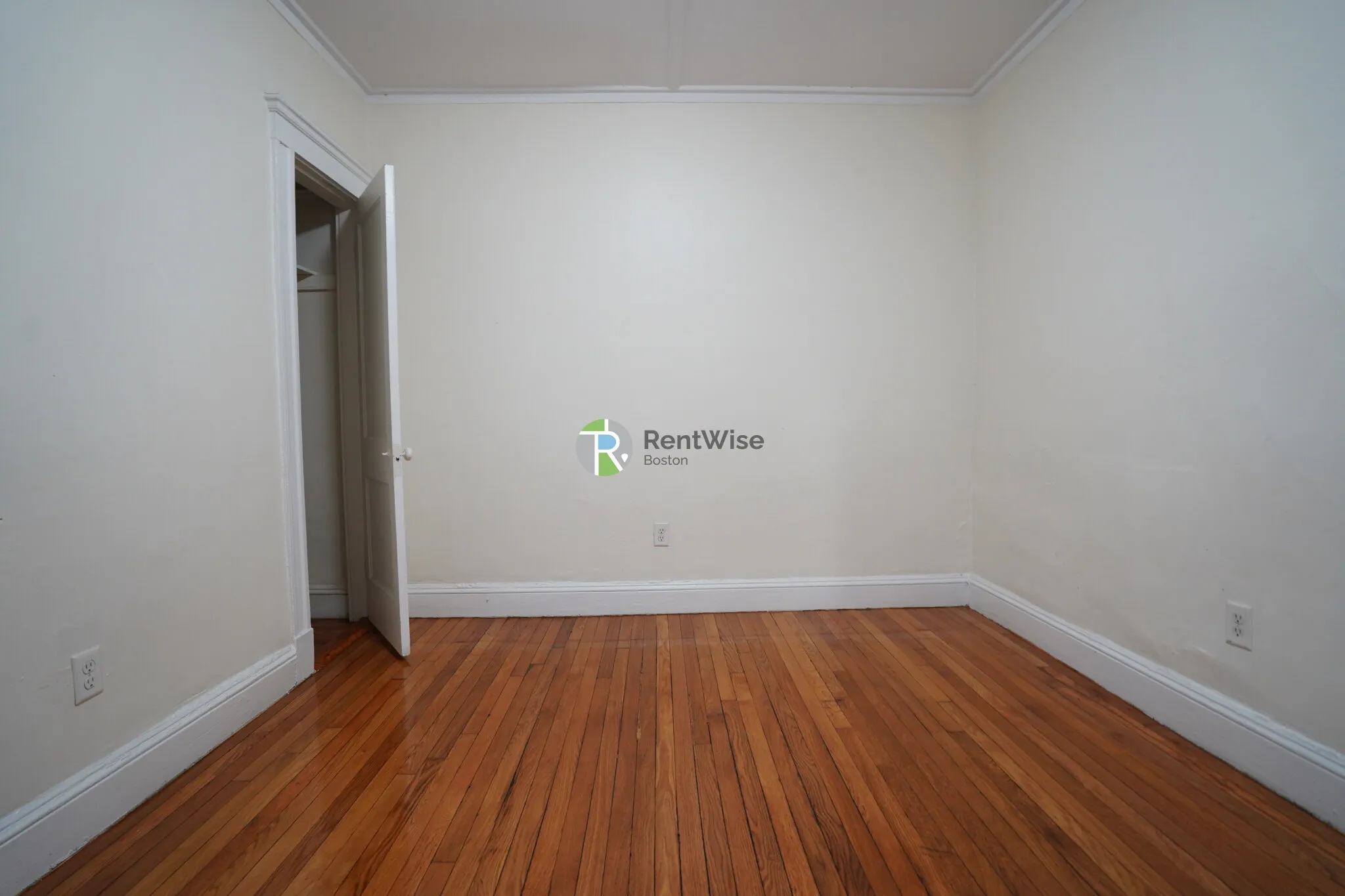 1 split bed, 1 bath apartment for rent at 1175 Boylston St Unit 6, Fenway — photo 11 of 24