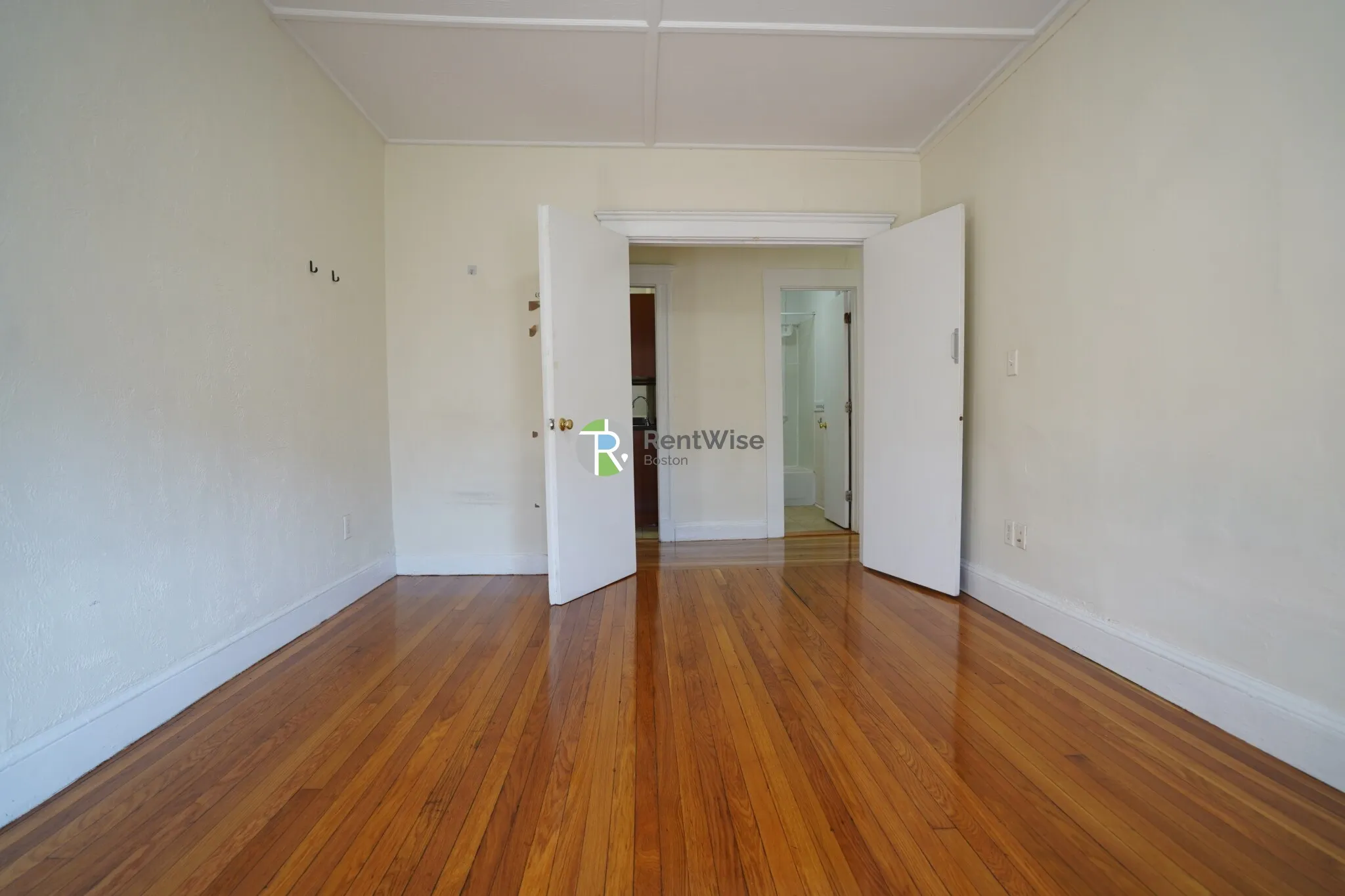 1 split bed, 1 bath apartment for rent at 1175 Boylston St Unit 6, Fenway — photo 4 of 24